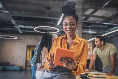 foto de mulher em startup.